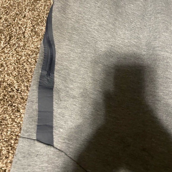 Nike tech fleece XL - Picture 2 of 3